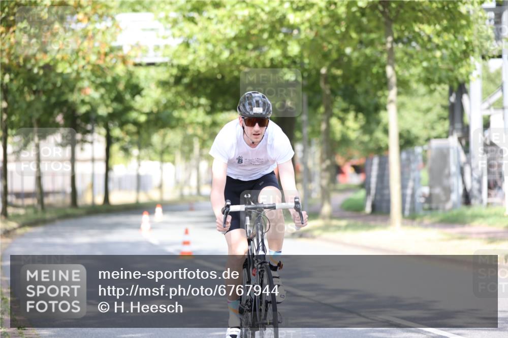 11.08.2024 - GEWOBA Citytriathlon Bremen H.Heesch http://msf.ph/oto/6767944 11.08.2024 10:39:12 Radfahren 20, 91, 92 meine-sportfotos.de