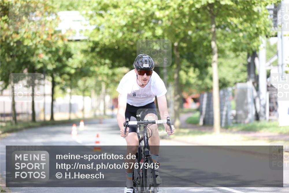 11.08.2024 - GEWOBA Citytriathlon Bremen H.Heesch http://msf.ph/oto/6767946 11.08.2024 10:39:12 Radfahren 20, 91, 92 meine-sportfotos.de