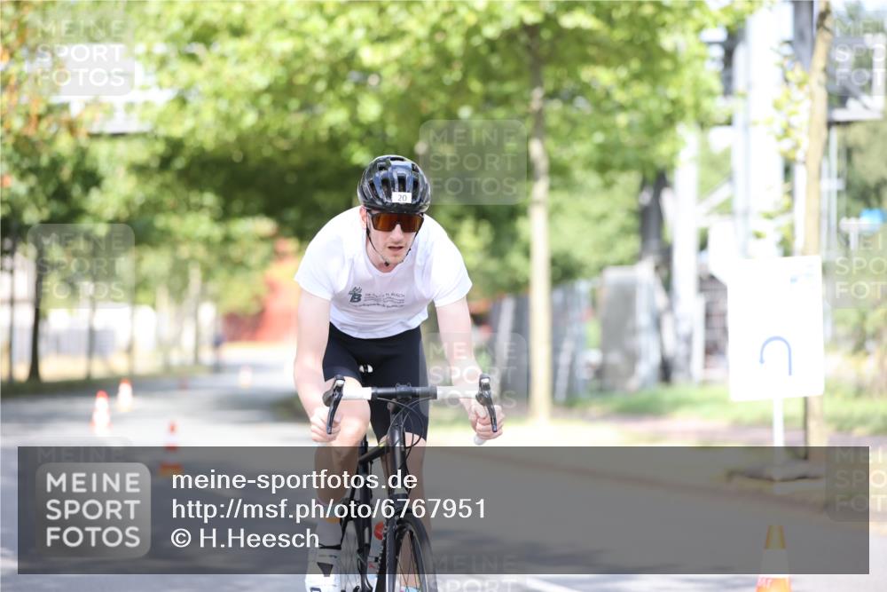 11.08.2024 - GEWOBA Citytriathlon Bremen H.Heesch http://msf.ph/oto/6767951 11.08.2024 10:39:12 Radfahren 20, 91, 92 meine-sportfotos.de