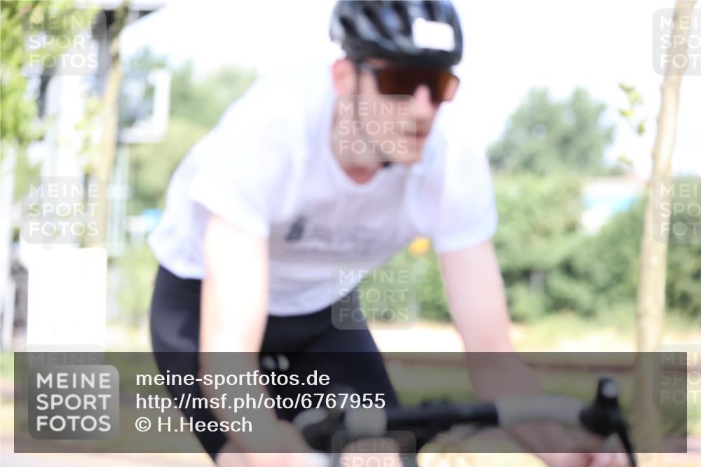 11.08.2024 - GEWOBA Citytriathlon Bremen H.Heesch http://msf.ph/oto/6767955 11.08.2024 10:39:12 Radfahren 20, 91, 92 meine-sportfotos.de