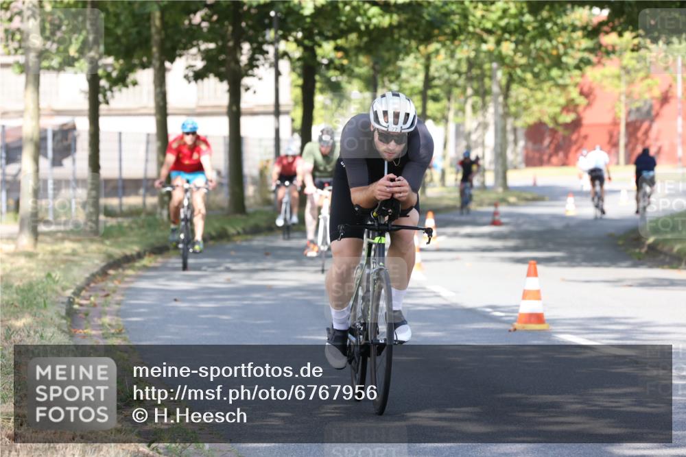 11.08.2024 - GEWOBA Citytriathlon Bremen H.Heesch http://msf.ph/oto/6767956 11.08.2024 10:21:39 Radfahren 27, 29, 42, 69, 77, 78, 106, 110 meine-sportfotos.de