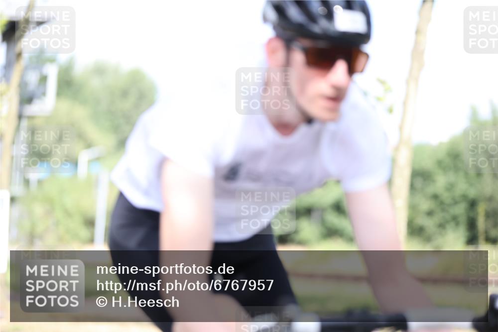 11.08.2024 - GEWOBA Citytriathlon Bremen H.Heesch http://msf.ph/oto/6767957 11.08.2024 10:39:12 Radfahren 20, 91, 92 meine-sportfotos.de