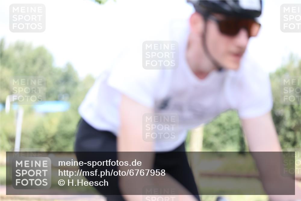 11.08.2024 - GEWOBA Citytriathlon Bremen H.Heesch http://msf.ph/oto/6767958 11.08.2024 10:39:12 Radfahren 20, 91, 92 meine-sportfotos.de