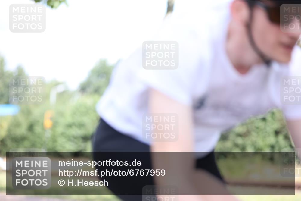 11.08.2024 - GEWOBA Citytriathlon Bremen H.Heesch http://msf.ph/oto/6767959 11.08.2024 10:39:12 Radfahren 20, 91, 92 meine-sportfotos.de