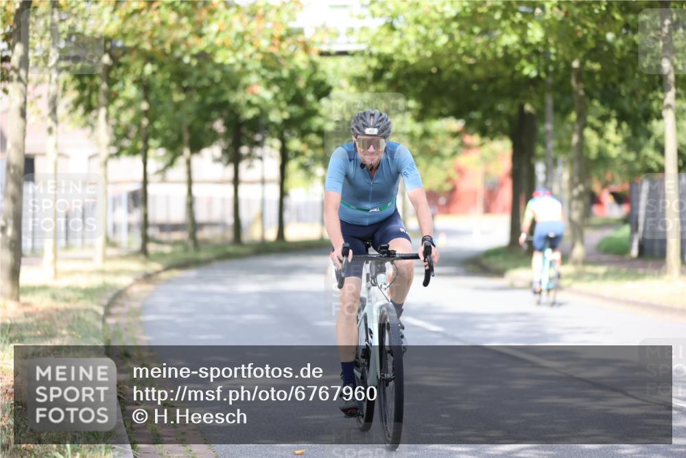 11.08.2024 - GEWOBA Citytriathlon Bremen H.Heesch http://msf.ph/oto/6767960 11.08.2024 10:39:23 Radfahren 20, 92 meine-sportfotos.de