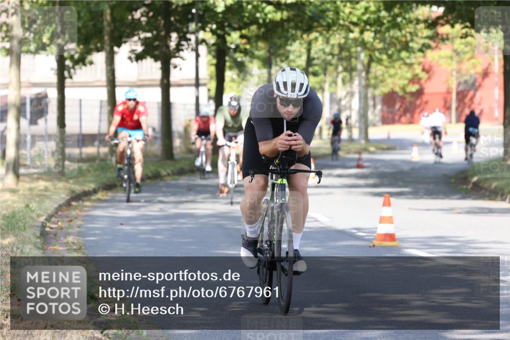 11.08.2024 - GEWOBA Citytriathlon Bremen H.Heesch http://msf.ph/oto/6767961 11.08.2024 10:21:39 Radfahren 27, 29, 42, 69, 77, 78, 106, 110 meine-sportfotos.de