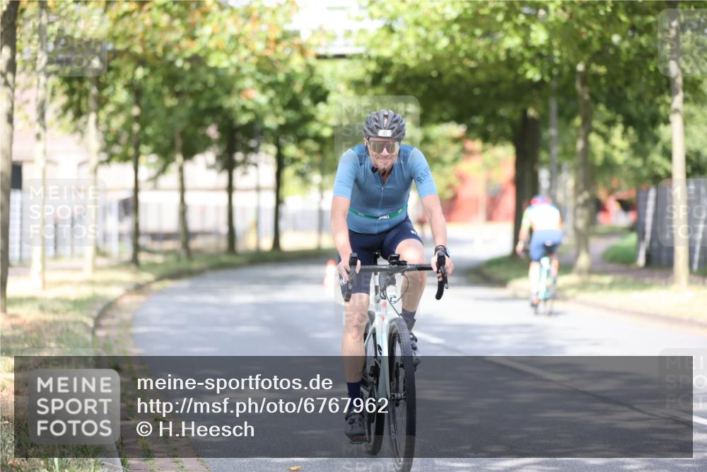 11.08.2024 - GEWOBA Citytriathlon Bremen H.Heesch http://msf.ph/oto/6767962 11.08.2024 10:39:23 Radfahren 20, 92 meine-sportfotos.de