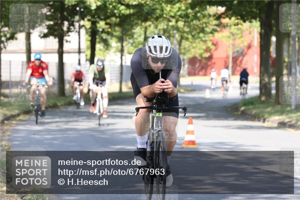 11.08.2024 - GEWOBA Citytriathlon Bremen H.Heesch http://msf.ph/oto/6767963 11.08.2024 10:21:40 Radfahren 27, 29, 42, 69, 77, 78, 106, 110 meine-sportfotos.de