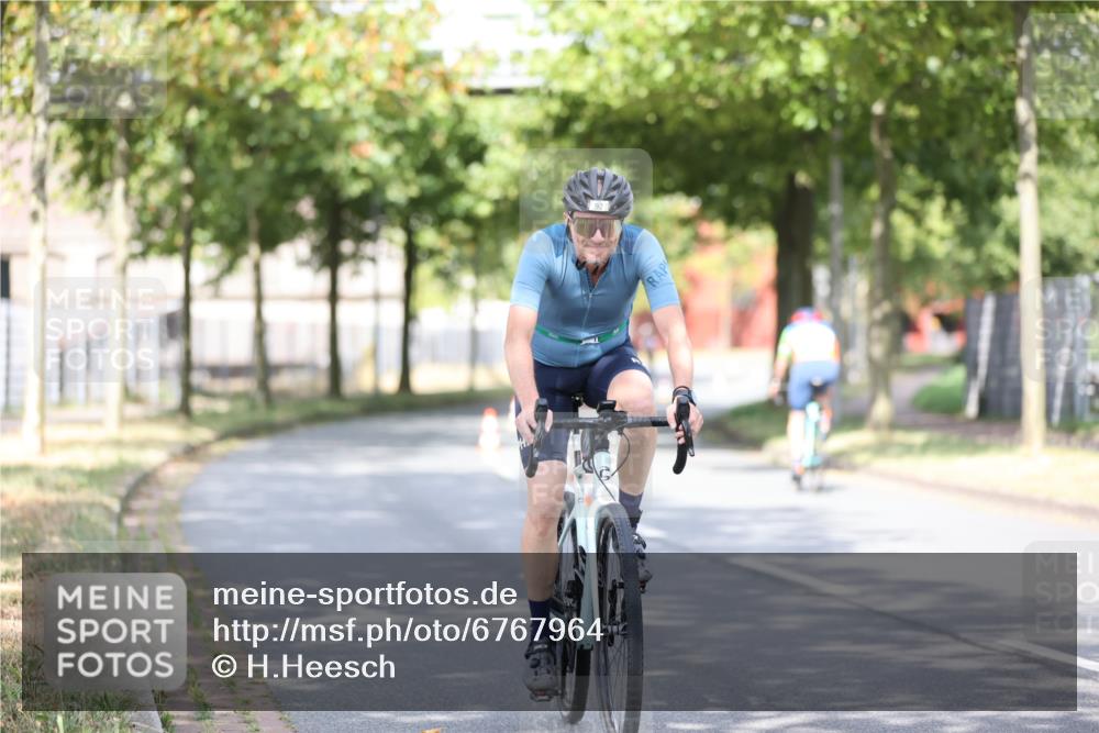 11.08.2024 - GEWOBA Citytriathlon Bremen H.Heesch http://msf.ph/oto/6767964 11.08.2024 10:39:23 Radfahren 20, 92 meine-sportfotos.de