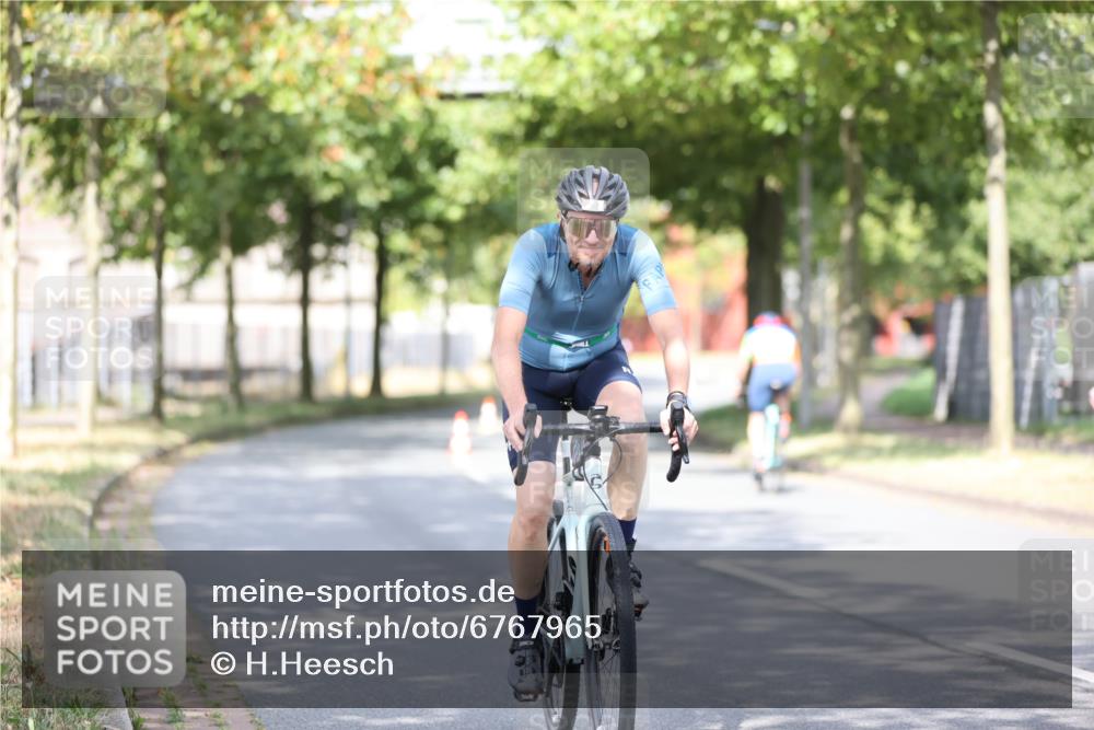 11.08.2024 - GEWOBA Citytriathlon Bremen H.Heesch http://msf.ph/oto/6767965 11.08.2024 10:39:24 Radfahren 78, 92 meine-sportfotos.de
