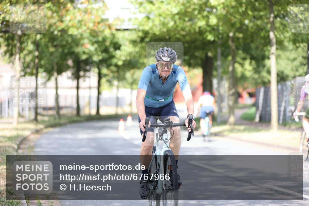 11.08.2024 - GEWOBA Citytriathlon Bremen H.Heesch http://msf.ph/oto/6767966 11.08.2024 10:39:24 Radfahren 78, 92 meine-sportfotos.de