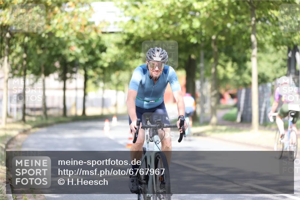 11.08.2024 - GEWOBA Citytriathlon Bremen H.Heesch http://msf.ph/oto/6767967 11.08.2024 10:39:24 Radfahren 78, 92 meine-sportfotos.de