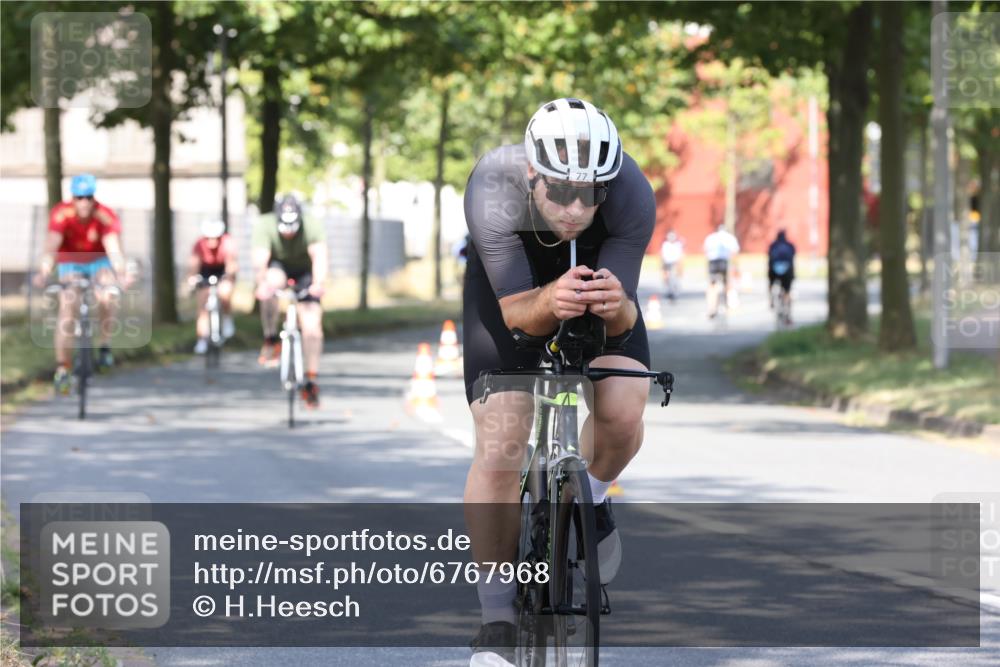 11.08.2024 - GEWOBA Citytriathlon Bremen H.Heesch http://msf.ph/oto/6767968 11.08.2024 10:21:40 Radfahren 27, 29, 42, 69, 77, 78, 106, 110 meine-sportfotos.de