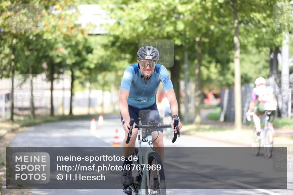 11.08.2024 - GEWOBA Citytriathlon Bremen H.Heesch http://msf.ph/oto/6767969 11.08.2024 10:39:24 Radfahren 78, 92 meine-sportfotos.de