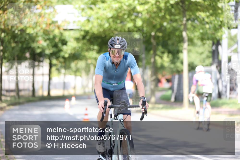 11.08.2024 - GEWOBA Citytriathlon Bremen H.Heesch http://msf.ph/oto/6767971 11.08.2024 10:39:24 Radfahren 78, 92 meine-sportfotos.de