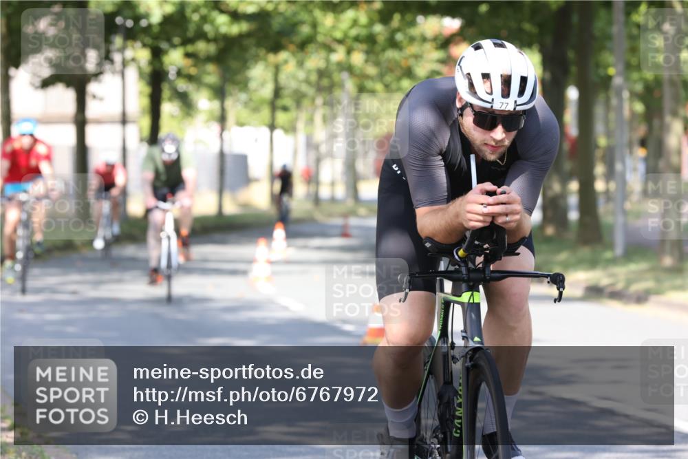 11.08.2024 - GEWOBA Citytriathlon Bremen H.Heesch http://msf.ph/oto/6767972 11.08.2024 10:21:40 Radfahren 27, 29, 42, 69, 77, 78, 106, 110 meine-sportfotos.de