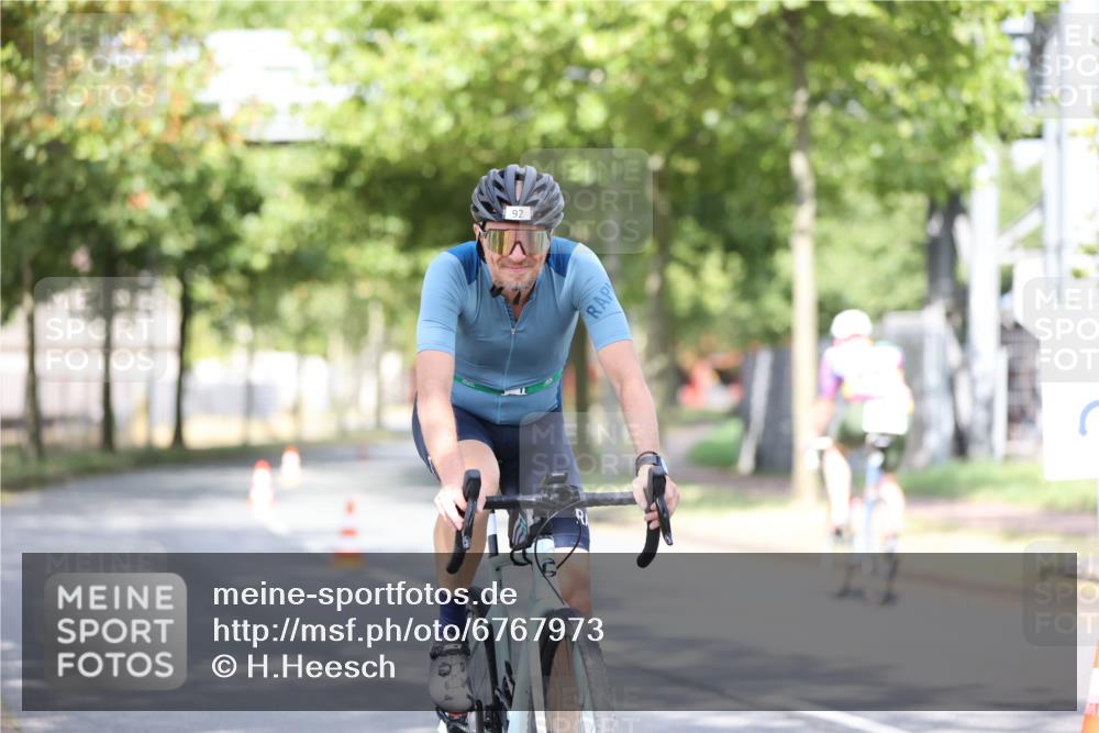 11.08.2024 - GEWOBA Citytriathlon Bremen H.Heesch http://msf.ph/oto/6767973 11.08.2024 10:39:24 Radfahren 78, 92 meine-sportfotos.de