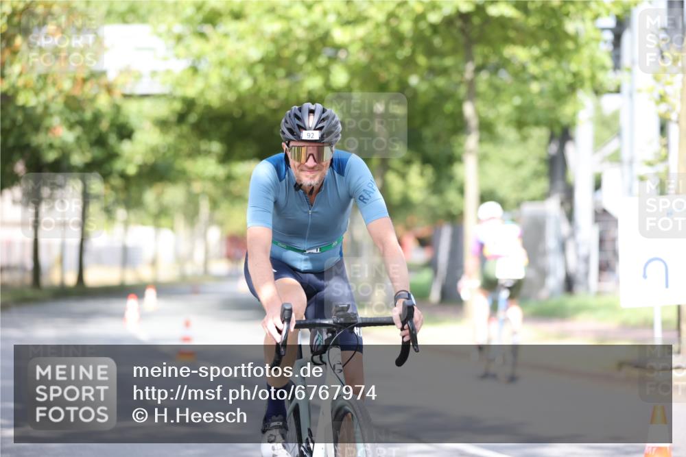 11.08.2024 - GEWOBA Citytriathlon Bremen H.Heesch http://msf.ph/oto/6767974 11.08.2024 10:39:24 Radfahren 78, 92 meine-sportfotos.de