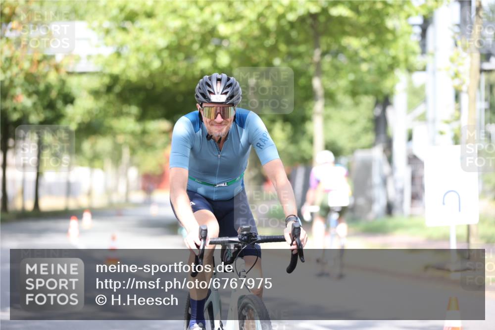 11.08.2024 - GEWOBA Citytriathlon Bremen H.Heesch http://msf.ph/oto/6767975 11.08.2024 10:39:24 Radfahren 78, 92 meine-sportfotos.de