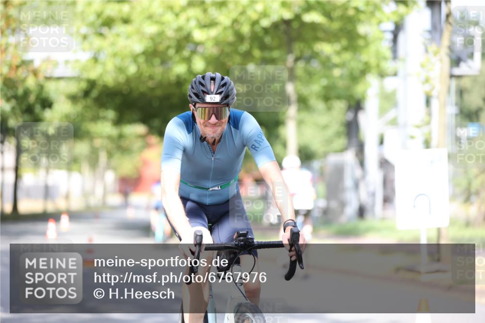 11.08.2024 - GEWOBA Citytriathlon Bremen H.Heesch http://msf.ph/oto/6767976 11.08.2024 10:39:24 Radfahren 78, 92 meine-sportfotos.de