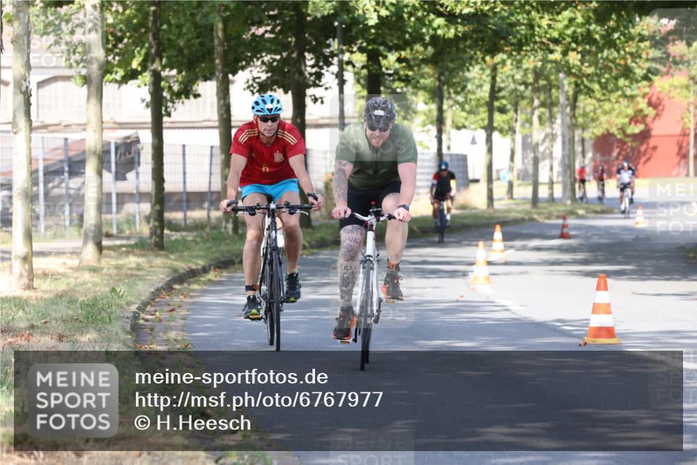 11.08.2024 - GEWOBA Citytriathlon Bremen H.Heesch http://msf.ph/oto/6767977 11.08.2024 10:21:41 Radfahren 27, 29, 42, 69, 77, 78, 106, 110 meine-sportfotos.de