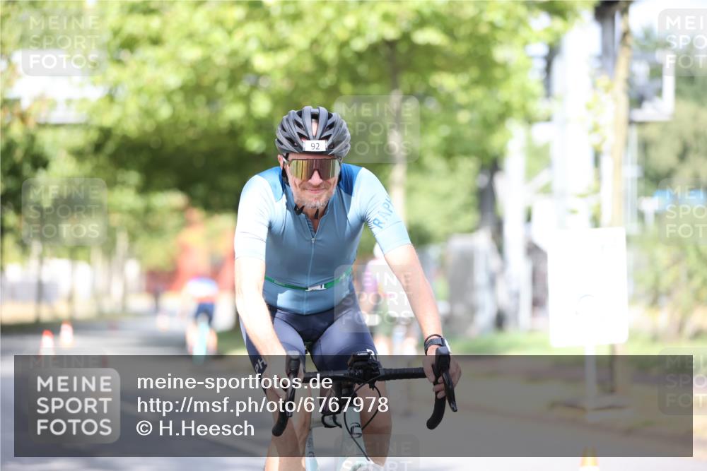 11.08.2024 - GEWOBA Citytriathlon Bremen H.Heesch http://msf.ph/oto/6767978 11.08.2024 10:39:24 Radfahren 78, 92 meine-sportfotos.de