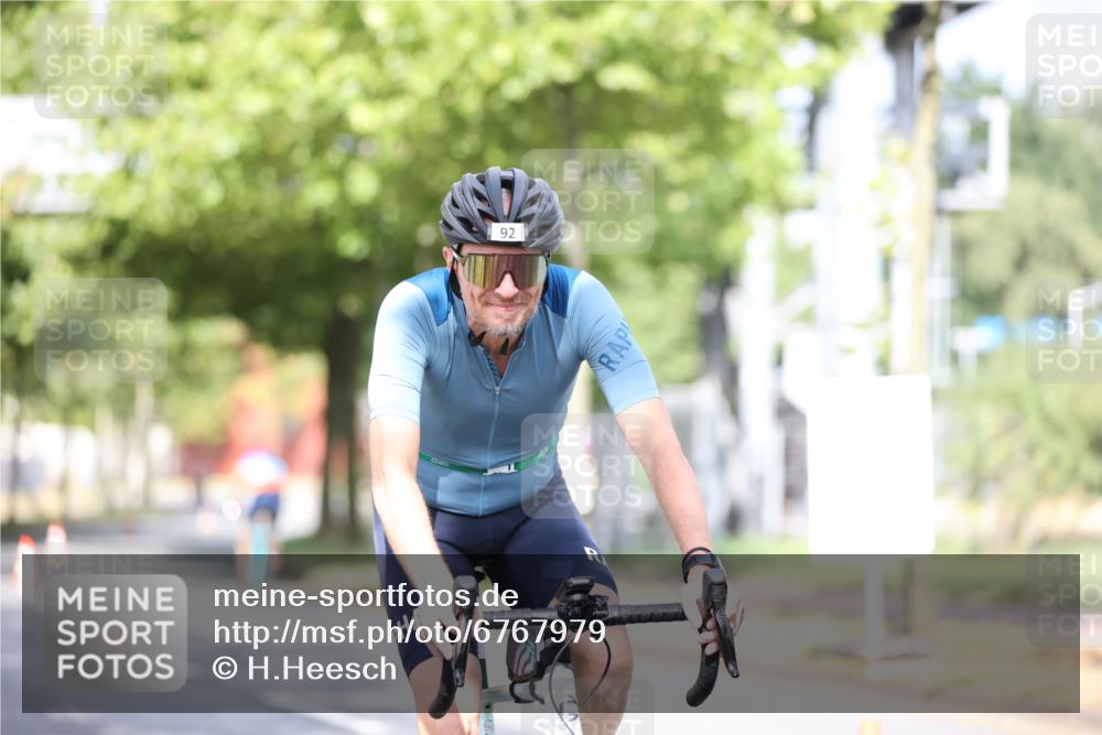 11.08.2024 - GEWOBA Citytriathlon Bremen H.Heesch http://msf.ph/oto/6767979 11.08.2024 10:39:24 Radfahren 78, 92 meine-sportfotos.de