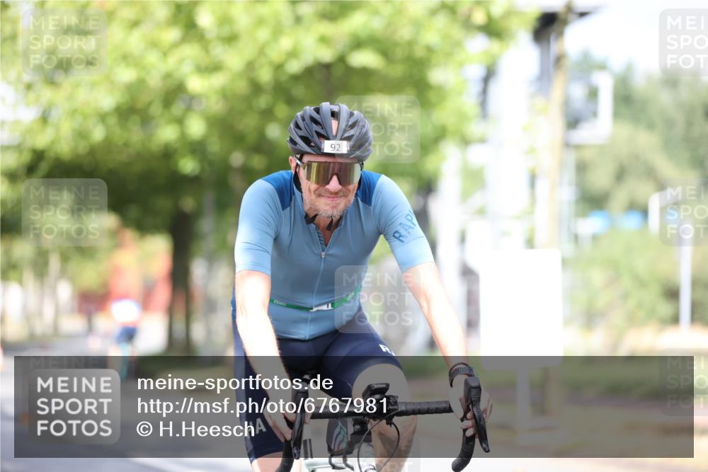 11.08.2024 - GEWOBA Citytriathlon Bremen H.Heesch http://msf.ph/oto/6767981 11.08.2024 10:39:24 Radfahren 78, 92 meine-sportfotos.de
