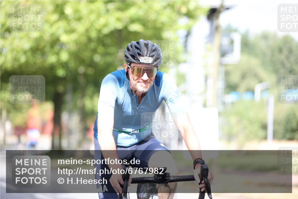 11.08.2024 - GEWOBA Citytriathlon Bremen H.Heesch http://msf.ph/oto/6767982 11.08.2024 10:39:24 Radfahren 78, 92 meine-sportfotos.de