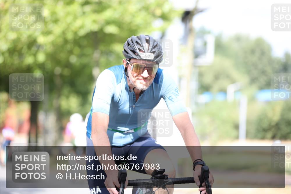 11.08.2024 - GEWOBA Citytriathlon Bremen H.Heesch http://msf.ph/oto/6767983 11.08.2024 10:39:24 Radfahren 78, 92 meine-sportfotos.de