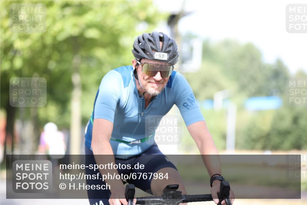 11.08.2024 - GEWOBA Citytriathlon Bremen H.Heesch http://msf.ph/oto/6767984 11.08.2024 10:39:24 Radfahren 78, 92 meine-sportfotos.de