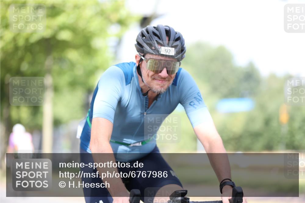 11.08.2024 - GEWOBA Citytriathlon Bremen H.Heesch http://msf.ph/oto/6767986 11.08.2024 10:39:24 Radfahren 78, 92 meine-sportfotos.de
