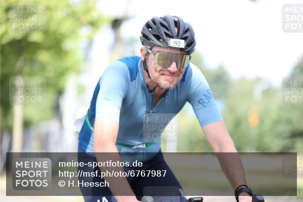 11.08.2024 - GEWOBA Citytriathlon Bremen H.Heesch http://msf.ph/oto/6767987 11.08.2024 10:39:24 Radfahren 78, 92 meine-sportfotos.de