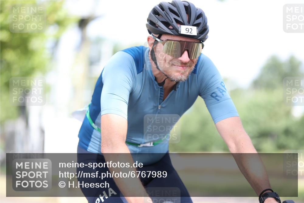 11.08.2024 - GEWOBA Citytriathlon Bremen H.Heesch http://msf.ph/oto/6767989 11.08.2024 10:39:24 Radfahren 78, 92 meine-sportfotos.de