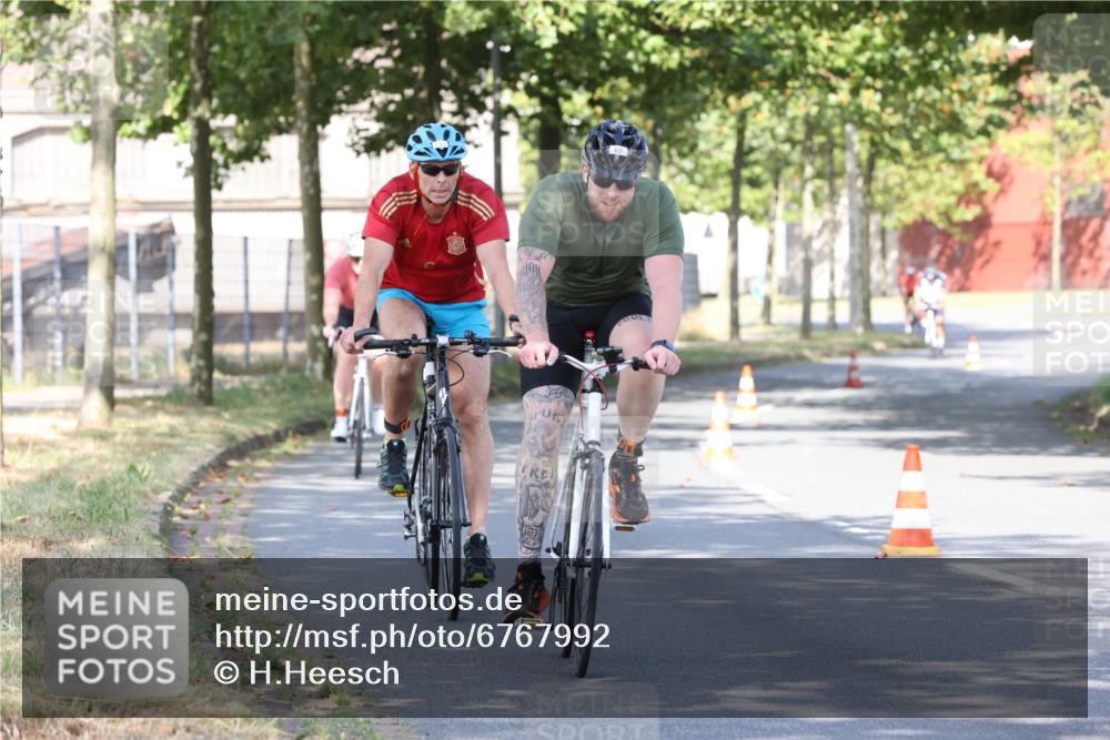 11.08.2024 - GEWOBA Citytriathlon Bremen H.Heesch http://msf.ph/oto/6767992 11.08.2024 10:21:42 Radfahren 27, 29, 42, 69, 77, 78, 106, 110 meine-sportfotos.de