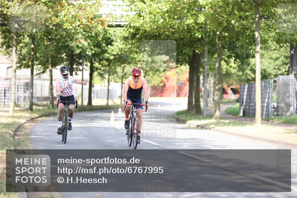11.08.2024 - GEWOBA Citytriathlon Bremen H.Heesch http://msf.ph/oto/6767995 11.08.2024 10:39:37 Radfahren 78, 99 meine-sportfotos.de