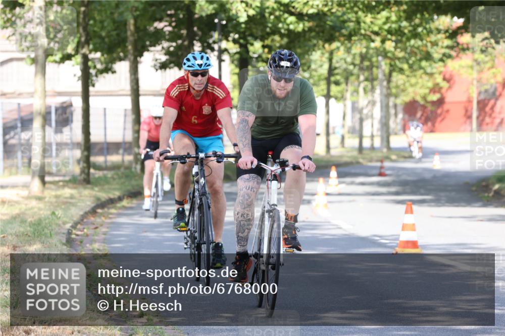 11.08.2024 - GEWOBA Citytriathlon Bremen H.Heesch http://msf.ph/oto/6768000 11.08.2024 10:21:42 Radfahren 27, 29, 42, 69, 77, 78, 106, 110 meine-sportfotos.de