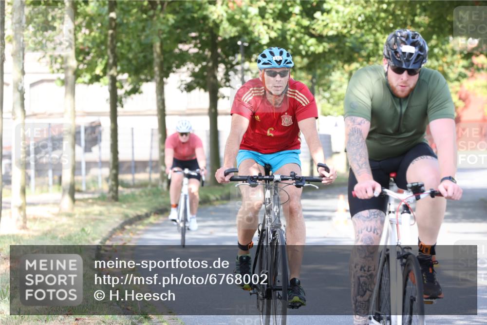 11.08.2024 - GEWOBA Citytriathlon Bremen H.Heesch http://msf.ph/oto/6768002 11.08.2024 10:21:42 Radfahren 27, 29, 42, 69, 77, 78, 106, 110 meine-sportfotos.de