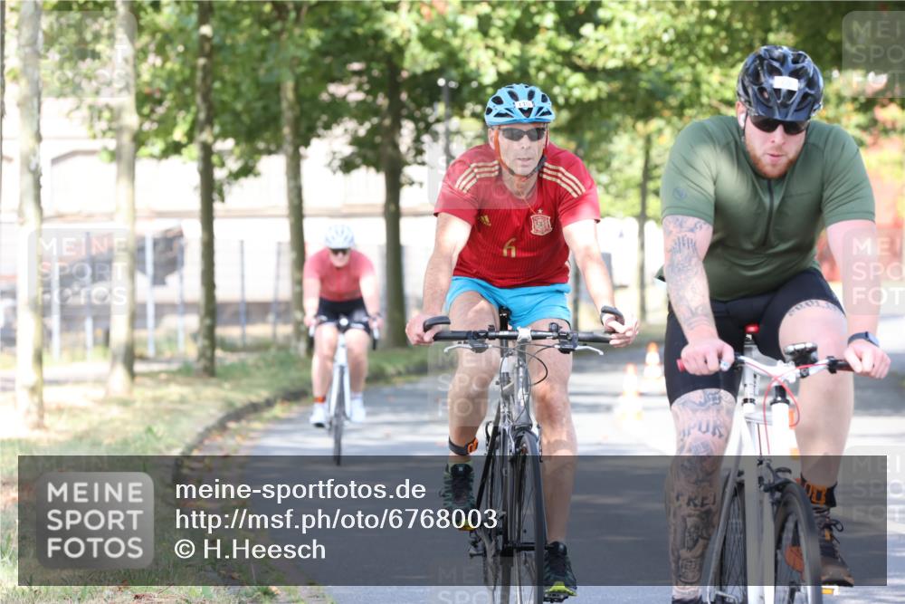 11.08.2024 - GEWOBA Citytriathlon Bremen H.Heesch http://msf.ph/oto/6768003 11.08.2024 10:21:43 Radfahren 27, 29, 42, 69, 77, 98, 106, 109, 110 meine-sportfotos.de