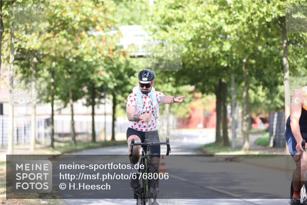 11.08.2024 - GEWOBA Citytriathlon Bremen H.Heesch http://msf.ph/oto/6768006 11.08.2024 10:39:38 Radfahren 78, 99 meine-sportfotos.de