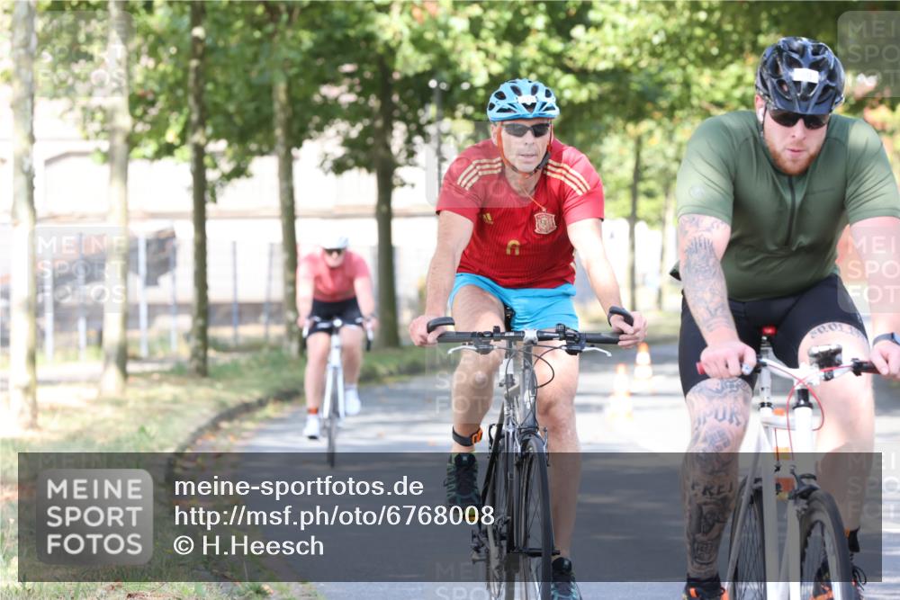 11.08.2024 - GEWOBA Citytriathlon Bremen H.Heesch http://msf.ph/oto/6768008 11.08.2024 10:21:43 Radfahren 27, 29, 42, 69, 77, 98, 106, 109, 110 meine-sportfotos.de