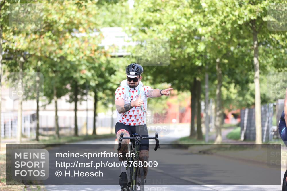 11.08.2024 - GEWOBA Citytriathlon Bremen H.Heesch http://msf.ph/oto/6768009 11.08.2024 10:39:38 Radfahren 78, 99 meine-sportfotos.de