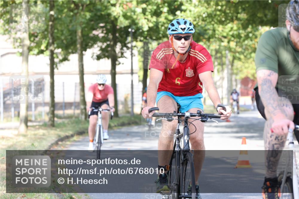 11.08.2024 - GEWOBA Citytriathlon Bremen H.Heesch http://msf.ph/oto/6768010 11.08.2024 10:21:43 Radfahren 27, 29, 42, 69, 77, 98, 106, 109, 110 meine-sportfotos.de