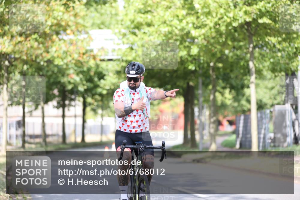 11.08.2024 - GEWOBA Citytriathlon Bremen H.Heesch http://msf.ph/oto/6768012 11.08.2024 10:39:38 Radfahren 78, 99 meine-sportfotos.de