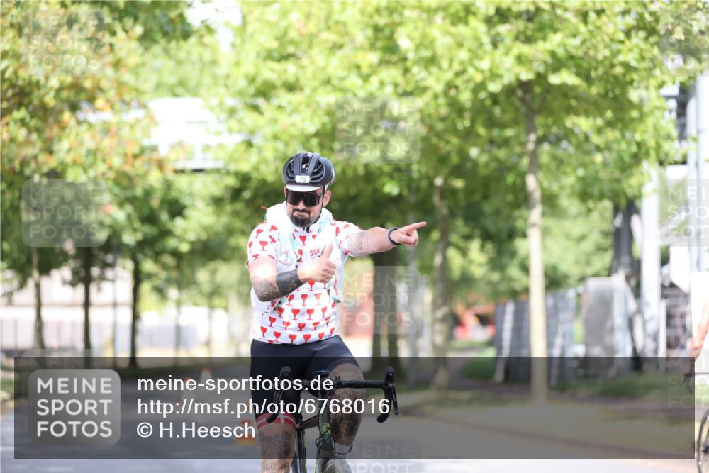 11.08.2024 - GEWOBA Citytriathlon Bremen H.Heesch http://msf.ph/oto/6768016 11.08.2024 10:39:39 Radfahren 78, 99 meine-sportfotos.de