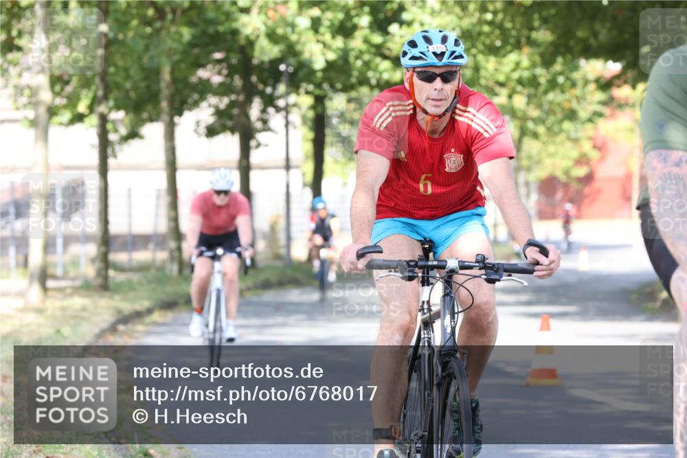 11.08.2024 - GEWOBA Citytriathlon Bremen H.Heesch http://msf.ph/oto/6768017 11.08.2024 10:21:43 Radfahren 27, 29, 42, 69, 77, 98, 106, 109, 110 meine-sportfotos.de
