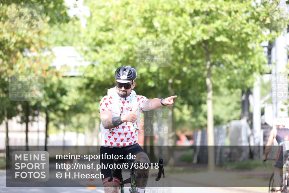 11.08.2024 - GEWOBA Citytriathlon Bremen H.Heesch http://msf.ph/oto/6768018 11.08.2024 10:39:39 Radfahren 78, 99 meine-sportfotos.de