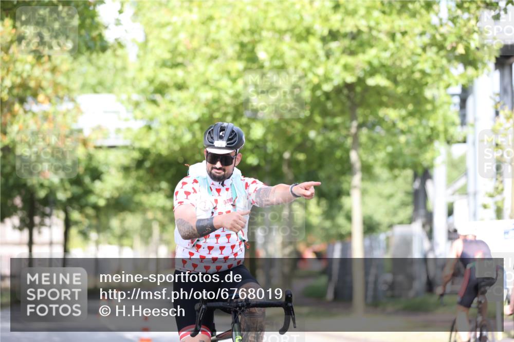 11.08.2024 - GEWOBA Citytriathlon Bremen H.Heesch http://msf.ph/oto/6768019 11.08.2024 10:39:39 Radfahren 78, 99 meine-sportfotos.de