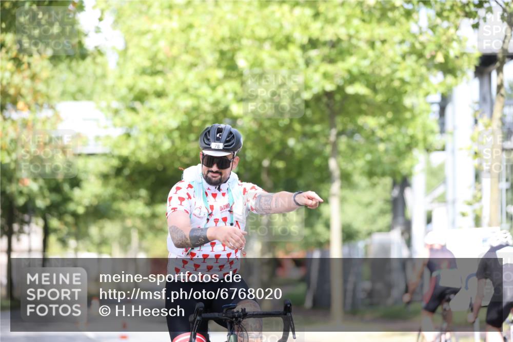11.08.2024 - GEWOBA Citytriathlon Bremen H.Heesch http://msf.ph/oto/6768020 11.08.2024 10:39:39 Radfahren 78, 99 meine-sportfotos.de