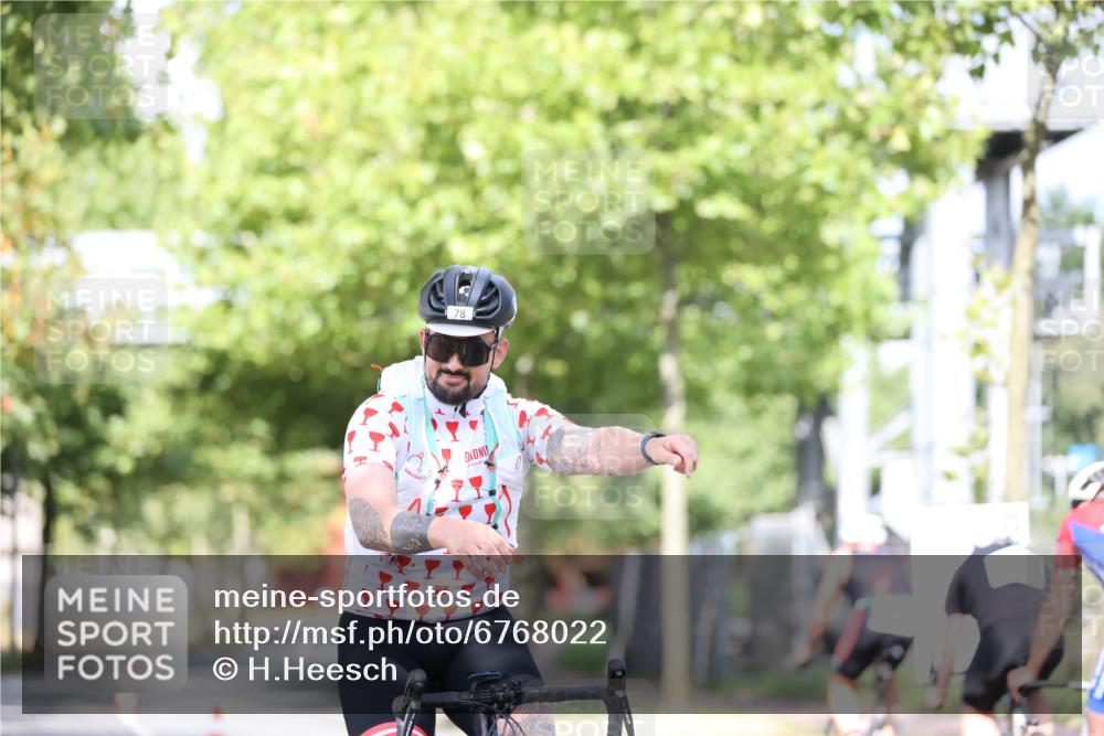 11.08.2024 - GEWOBA Citytriathlon Bremen H.Heesch http://msf.ph/oto/6768022 11.08.2024 10:39:39 Radfahren 78, 99 meine-sportfotos.de